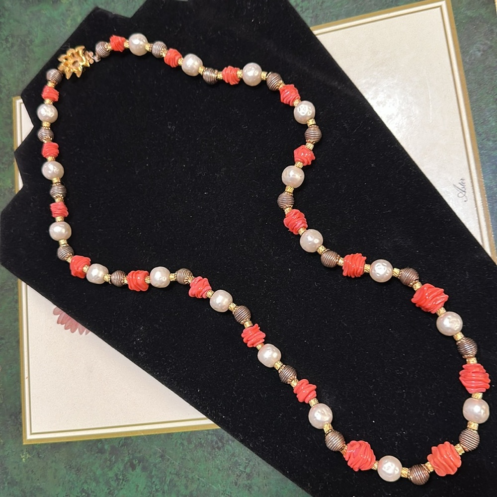 Alice Caviness Vintage Art glass Coral & Faux Baroque Pearl Beaded Necklace 26”